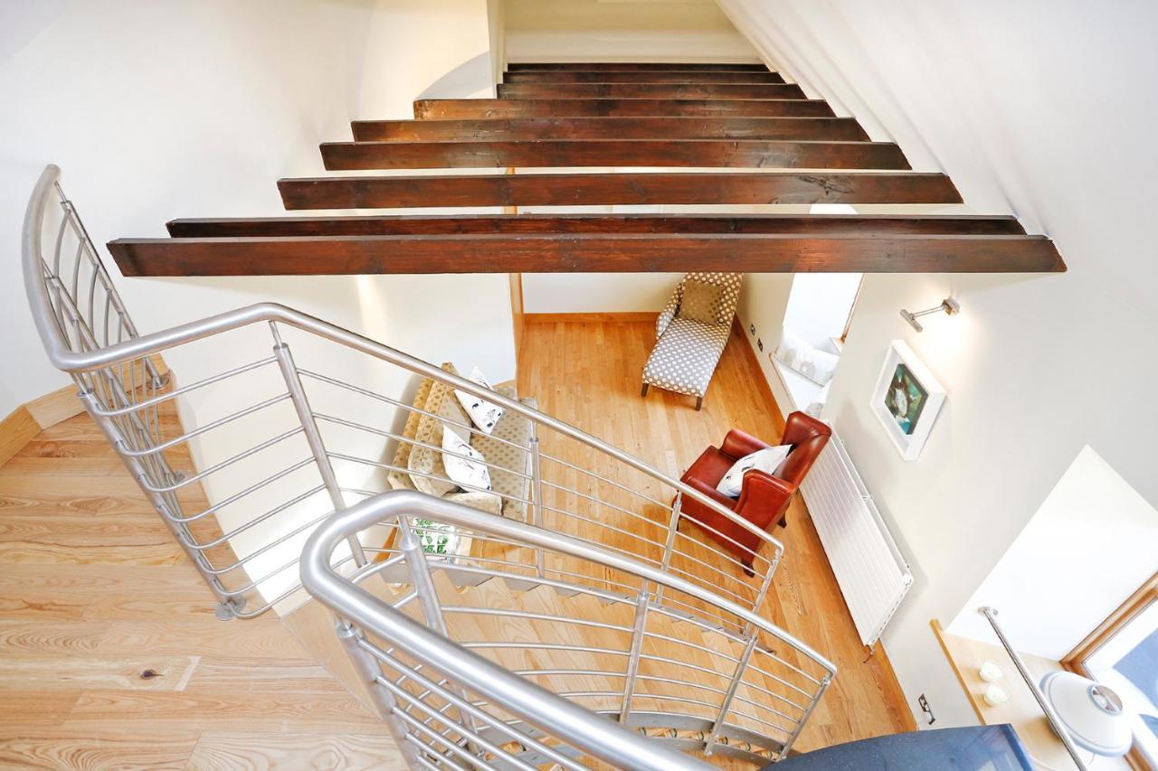 ALTIDO Unique Mezzanine Apartment in St Andrews Esterno foto