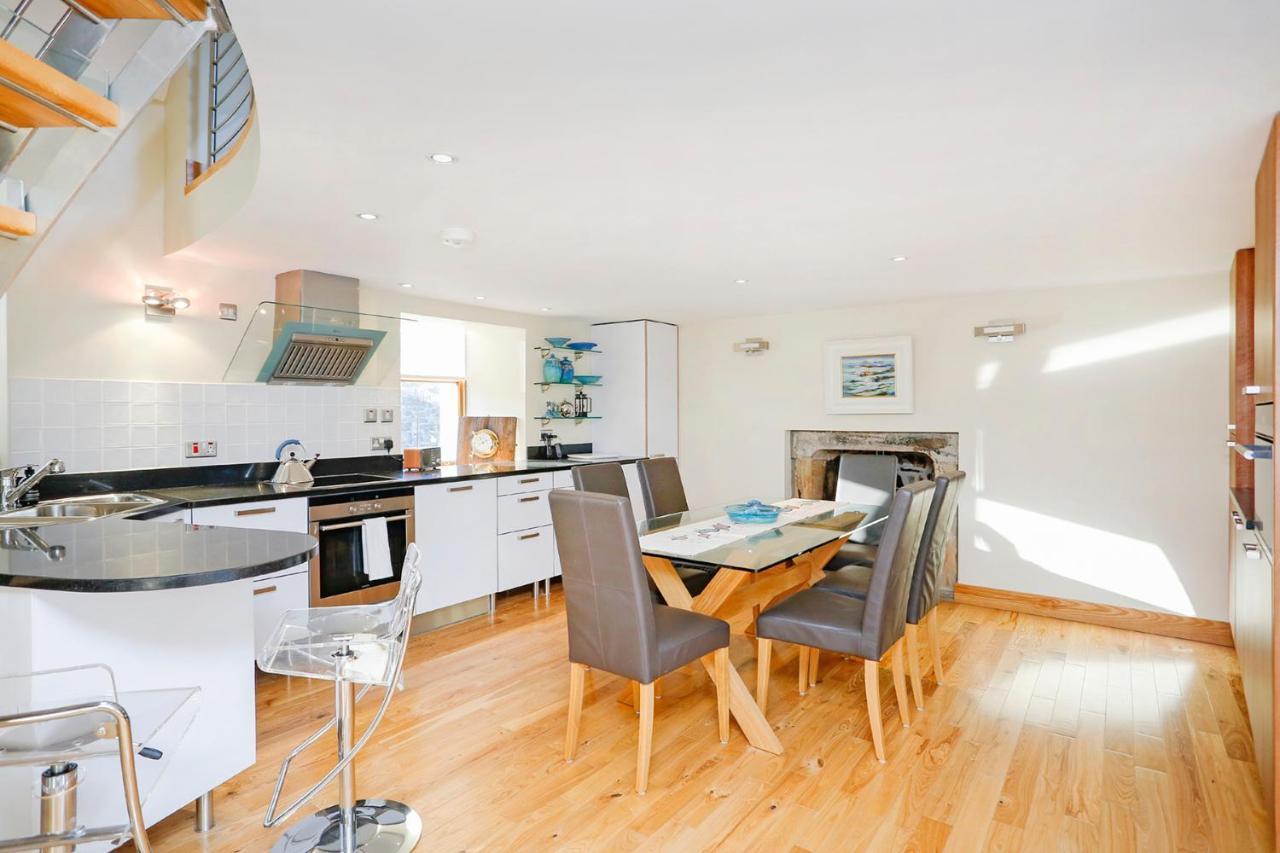 ALTIDO Unique Mezzanine Apartment in St Andrews Esterno foto