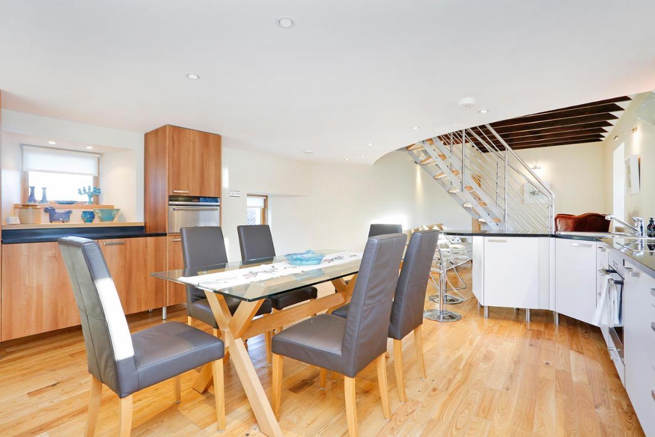 ALTIDO Unique Mezzanine Apartment in St Andrews Esterno foto